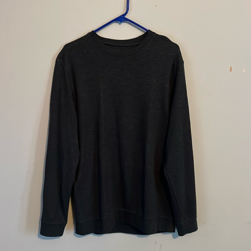 Mizzen+Main Medium Long Sleeve sweatshirt